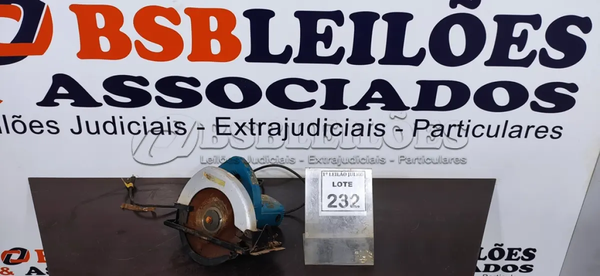 LOTE 232 - 01 SERRA MÁRMORE CIRCULAR. (NO ESTADO) ATENÇÃO! FAZER A VISITAÇÃO ANTES DE ARREMATAR, NÃO SABEMOS SE FUNCIONA. LEILÃO NÃO TEM GARANTIA E NEM DEVOLUÇÃO, SUJEITO A POSSÍVEIS AVARIAS VISÍVEIS/OCULTAS E/OU AUSÊNCIA DE COMPONENTES.