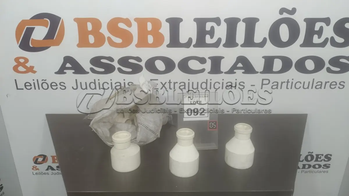 LOTE 092 - 08 UNIDADES DE REDUÇÕES HIDRÁULICAS 100X50. (NO ESTADO) ATENÇÃO! FAZER A VISITAÇÃO ANTES DE ARREMATAR, NÃO SABEMOS SE FUNCIONA. LEILÃO NÃO TEM GARANTIA E NEM DEVOLUÇÃO, SUJEITO A POSSÍVEIS AVARIAS VISÍVEIS/OCULTAS E/OU AUSÊNCIA DE COMPONENTES.