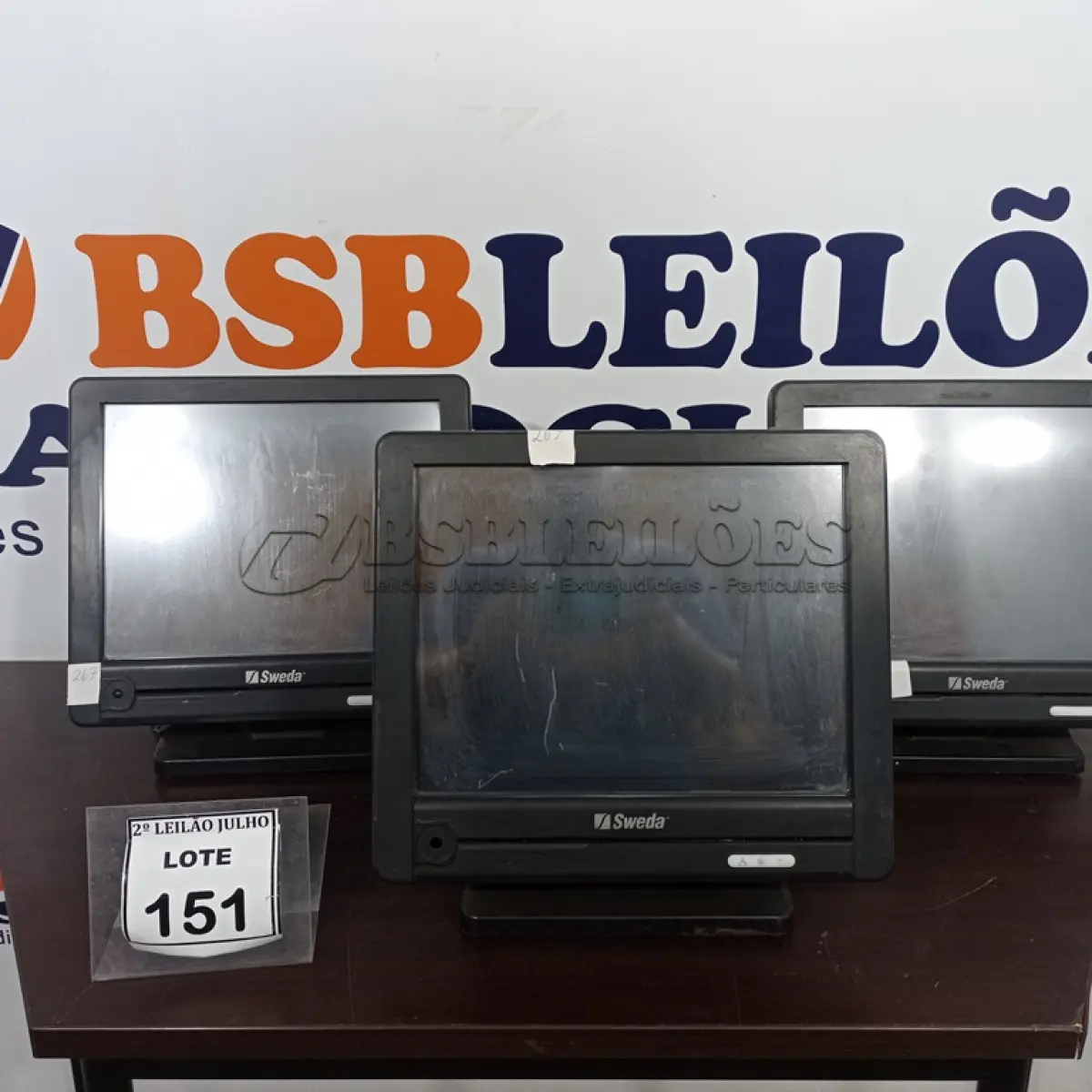 LOTE 151 - 03 MONITORES DE PONTOS DE VENDA MARCA SWEDA. (NO ESTADO) ATENÇÃO! FAZER A VISITAÇÃO ANTES DE ARREMATAR, NÃO SABEMOS SE FUNCIONA. LEILÃO NÃO TEM GARANTIA E NEM DEVOLUÇÃO, SUJEITO A POSSÍVEIS AVARIAS VISÍVEIS/OCULTAS E/OU AUSÊNCIA DE COMPONENTES.