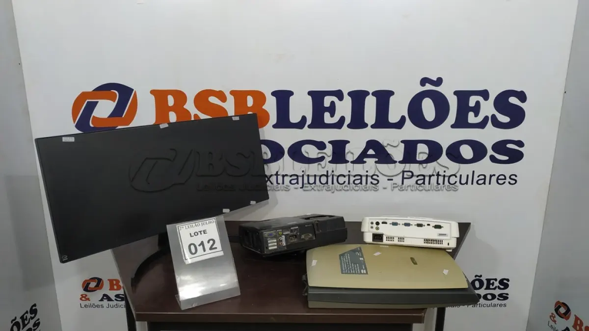 LOTE 012 - 02 PROJETORES, 01 SCANNER DE MESA E 01 MONITOR MARCA LG. (NO ESTADO) ATENÇÃO! FAZER A VISITAÇÃO ANTES DE ARREMATAR, NÃO SABEMOS SE FUNCIONA. LEILÃO NÃO TEM GARANTIA E NEM DEVOLUÇÃO, SUJEITO A POSSÍVEIS AVARIAS VISÍVEIS/OCULTAS E/OU AUSÊNCIA DE COMPONENTES.