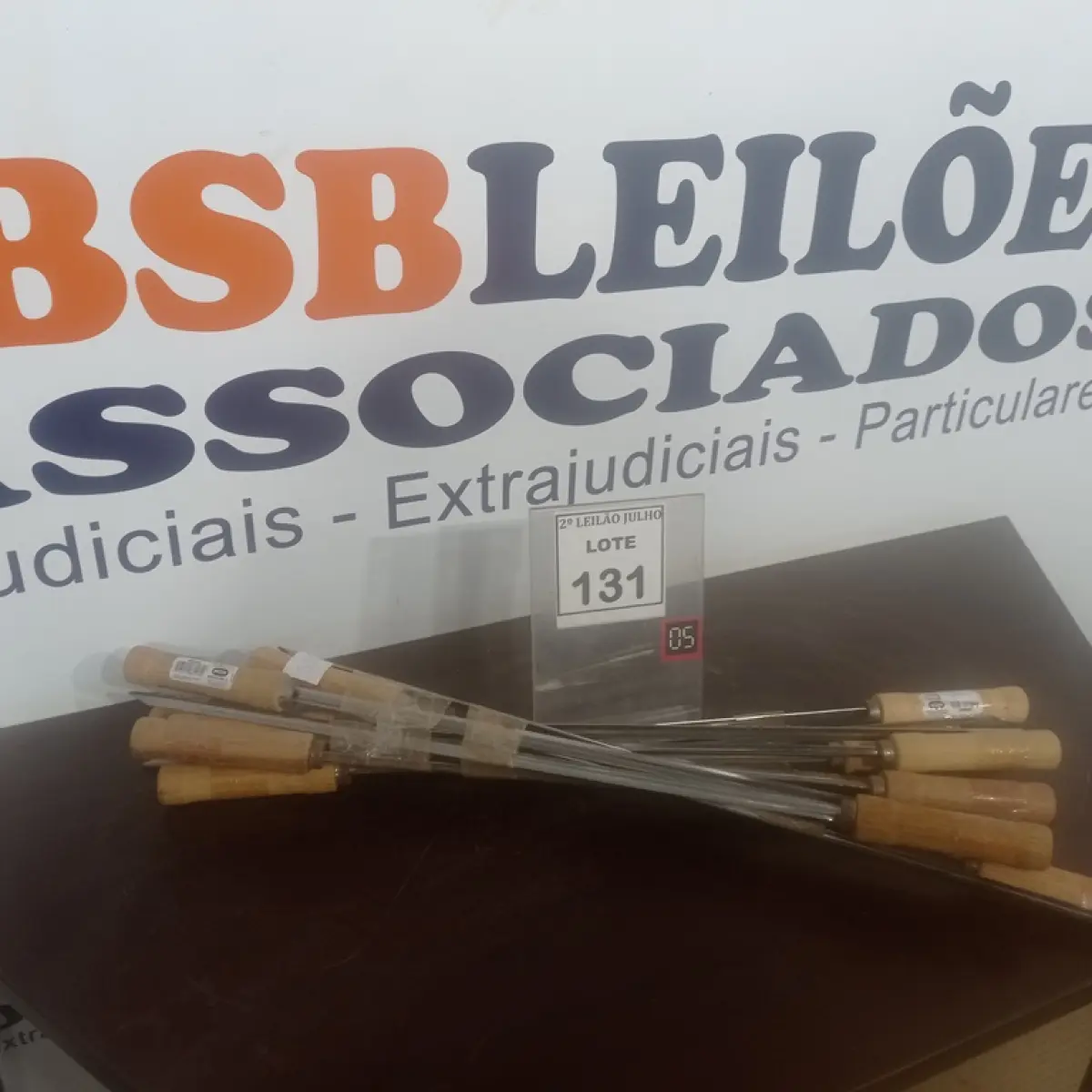 01 LOTE COM VÁRIOS ESPETOS DE AÇO SIMPLES 75CM. (NO ESTADO) ATENÇÃO! FAZER A VISITAÇÃO ANTES DE ARREMATAR, NÃO SABEMOS SE FUNCIONA. LEILÃO NÃO TEM GARANTIA E NEM DEVOLUÇÃO, SUJEITO A POSSÍVEIS AVARIAS VISÍVEIS/OCULTAS E/OU AUSÊNCIA DE COMPONENTES.