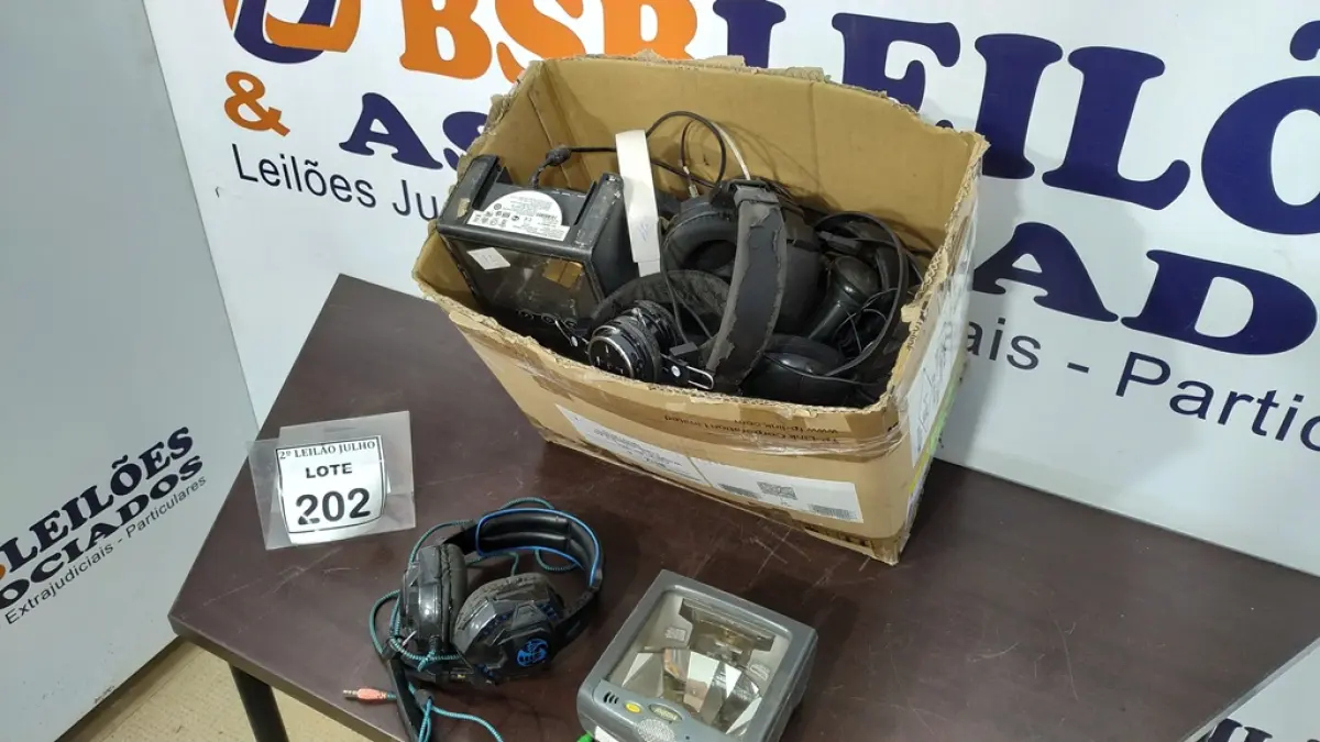 03 LEITORAS DE CODIGOS DE BARRA E VÁRIOS FONES DE OUVIDO. (NO ESTADO) ATENÇÃO! FAZER A VISITAÇÃO ANTES DE ARREMATAR, NÃO SABEMOS SE FUNCIONA, LEILÃO NÃO TEM GARANTIA E NEM DEVOLUÇÃO, SUJEITO A POSSÍVEIS AVARIAS VISÍVEIS/OCULTAS E/OU AUSÊNCIA DE COMPONENTES.