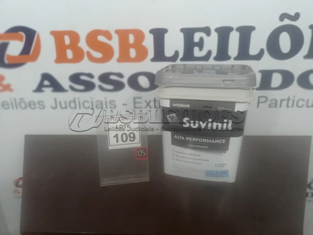 LOTE 109 - 01 BALDE DE TINTA SUVINIL INTERIORES FOSCOS 18L NA COR FOSCO BRANCO. VENCIMENTO 10/2027 (NOVO) (NO ESTADO) ATENÇÃO! FAZER A VISITAÇÃO ANTES DE ARREMATAR, NÃO SABEMOS SE FUNCIONA. LEILÃO NÃO TEM GARANTIA E NEM DEVOLUÇÃO, SUJEITO A POSSÍVEIS AVARIAS VISÍVEIS/OCULTAS E/OU AUSÊNCIA DE COMPONENTES.