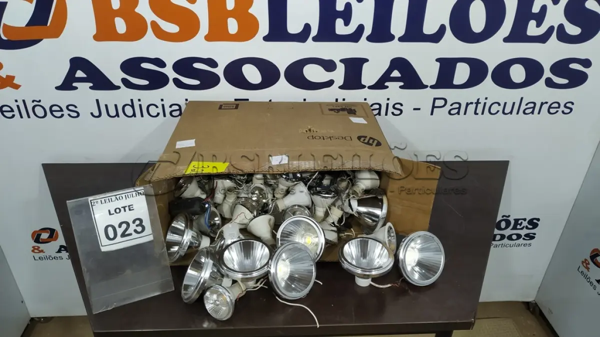 LOTE 023 - 01 LOTE COM GRANDE QUANTIDADE DE LÂMPADAS LED TAMANHOS E MODELOS DIVERSOS. (NO ESTADO) ATENÇÃO! FAZER A VISITAÇÃO ANTES DE ARREMATAR, NÃO SABEMOS SE FUNCIONA. LEILÃO NÃO TEM GARANTIA E NEM DEVOLUÇÃO, SUJEITO A POSSÍVEIS AVARIAS VISÍVEIS/OCULTAS E/OU AUSÊNCIA DE COMPONENTES.