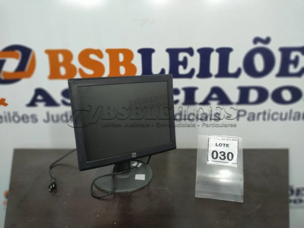 LOTE 030 - 01 MONITOR TOUCH SCREEN MARCA ELO. (NO ESTADO) ATENÇÃO! FAZER A VISITAÇÃO ANTES DE ARREMATAR, NÃO SABEMOS SE FUNCIONA. LEILÃO NÃO TEM GARANTIA E NEM DEVOLUÇÃO, SUJEITO A POSSÍVEIS AVARIAS VISÍVEIS/OCULTAS E/OU AUSÊNCIA DE COMPONENTES.