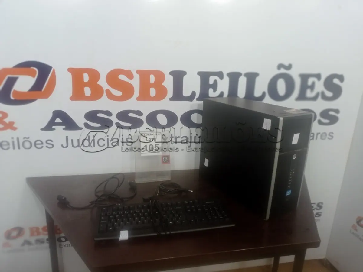 LOTE 105 - 01 GABINETE MARCA HP COM CABO E 01 TECLADO PARA PC.  (NO ESTADO) ATENÇÃO! FAZER A VISITAÇÃO ANTES DE ARREMATAR, NÃO SABEMOS SE FUNCIONA. LEILÃO NÃO TEM GARANTIA E NEM DEVOLUÇÃO, SUJEITO A POSSÍVEIS AVARIAS VISÍVEIS/OCULTAS E/OU AUSÊNCIA DE COMPONENTES.