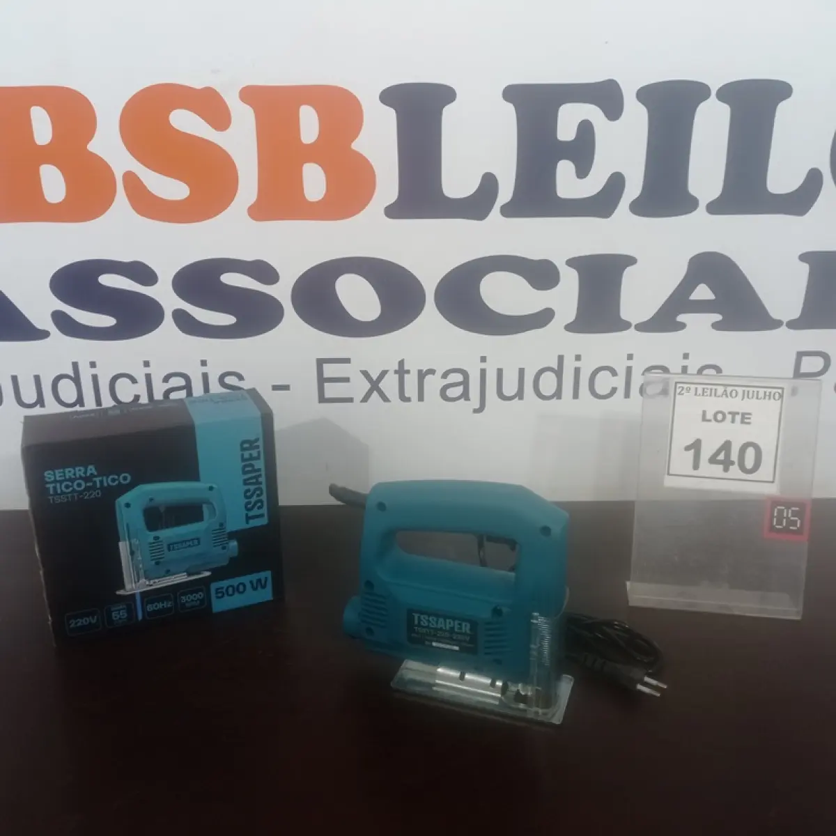01 SERRA TICO-TICO MODELOS TSSAPER 220 500W COM SERRA RPM 3000 60HZ. (NO ESTADO) ATENÇÃO! FAZER A VISITAÇÃO ANTES DE ARREMATAR, NÃO SABEMOS SE FUNCIONA. LEILÃO NÃO TEM GARANTIA E NEM DEVOLUÇÃO, SUJEITO A POSSÍVEIS AVARIAS VISÍVEIS/OCULTAS E/OU AUSÊNCIA DE COMPONENTES.