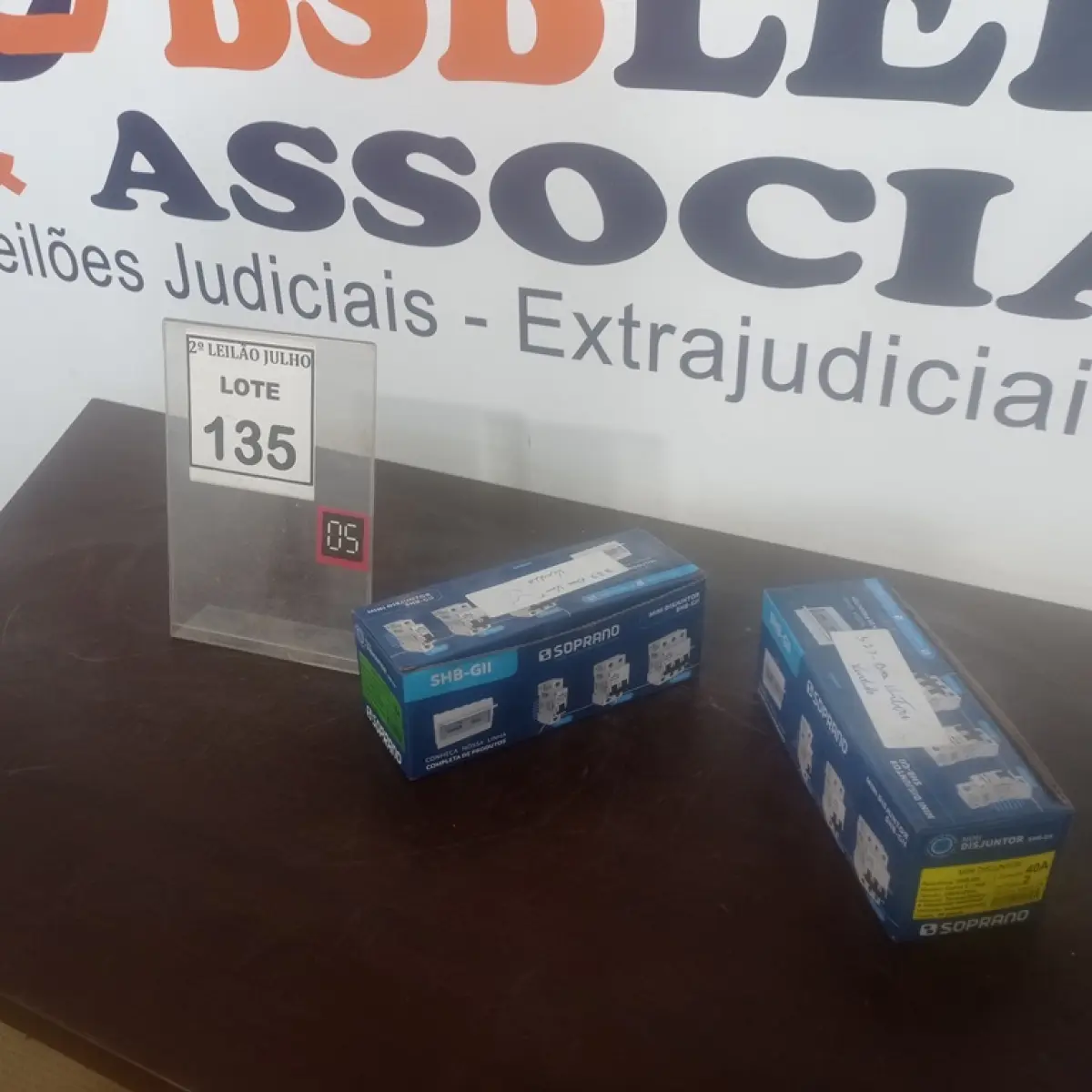 01 CELULAR GT-E1195L SAMSUNG E VÁRIOS DISJUNTORES MARCA SOPRANO.  (NO ESTADO) ATENÇÃO! FAZER A VISITAÇÃO ANTES DE ARREMATAR, NÃO SABEMOS SE FUNCIONA. LEILÃO NÃO TEM GARANTIA E NEM DEVOLUÇÃO, SUJEITO A POSSÍVEIS AVARIAS VISÍVEIS/OCULTAS E/OU AUSÊNCIA DE COMPONENTES.