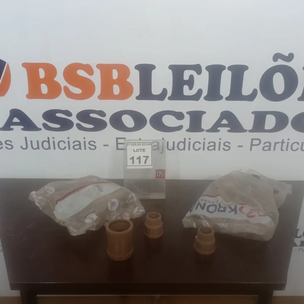 01 LOTE COM VÁRIOS ADAPTADORES HIDRÁULICOS 50X1,1/2. (NO ESTADO) ATENÇÃO! FAZER A VISITAÇÃO ANTES DE ARREMATAR, NÃO SABEMOS SE FUNCIONA. LEILÃO NÃO TEM GARANTIA E NEM DEVOLUÇÃO, SUJEITO A POSSÍVEIS AVARIAS VISÍVEIS/OCULTAS E/OU AUSÊNCIA DE COMPONENTES.