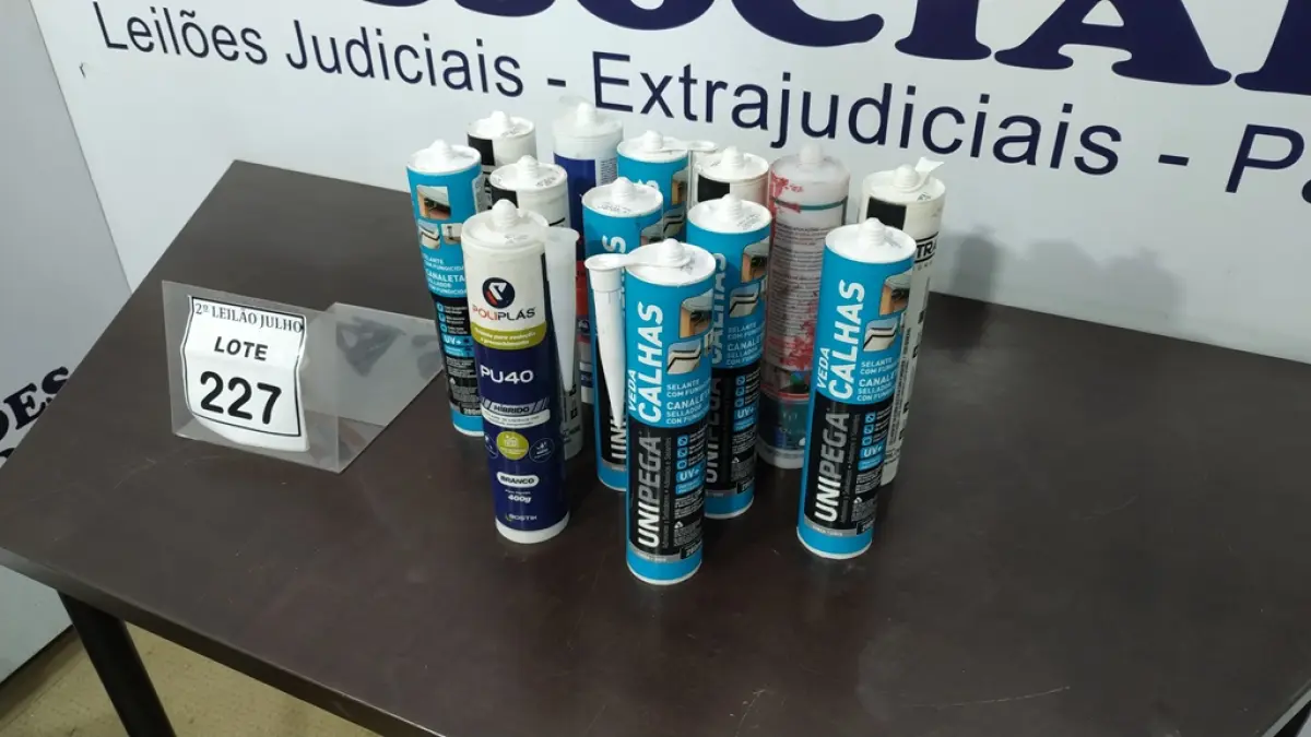 01 LOTE COM VÁRIAS BISNAGAS DE SILICONE E SELANTES DE MARCAS E MODELOS DIVERSOS. (NO ESTADO) ATENÇÃO! FAZER A VISITAÇÃO ANTES DE ARREMATAR, NÃO SABEMOS SE FUNCIONA. LEILÃO NÃO TEM GARANTIA E NEM DEVOLUÇÃO, SUJEITO A POSSÍVEIS AVARIAS VISÍVEIS/OCULTAS E/OU AUSÊNCIA DE COMPONENTES.