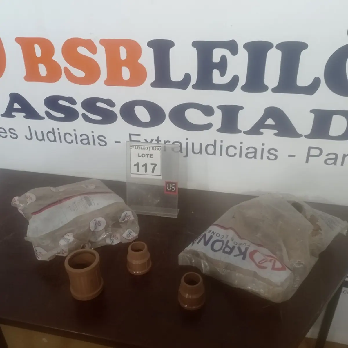 01 LOTE COM VÁRIOS ADAPTADORES HIDRÁULICOS 50X1,1/2. (NO ESTADO) ATENÇÃO! FAZER A VISITAÇÃO ANTES DE ARREMATAR, NÃO SABEMOS SE FUNCIONA. LEILÃO NÃO TEM GARANTIA E NEM DEVOLUÇÃO, SUJEITO A POSSÍVEIS AVARIAS VISÍVEIS/OCULTAS E/OU AUSÊNCIA DE COMPONENTES.