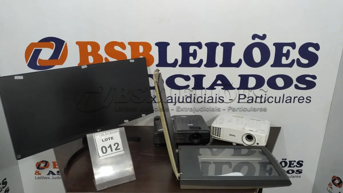 LOTE 012 - 02 PROJETORES, 01 SCANNER DE MESA E 01 MONITOR MARCA LG. (NO ESTADO) ATENÇÃO! FAZER A VISITAÇÃO ANTES DE ARREMATAR, NÃO SABEMOS SE FUNCIONA. LEILÃO NÃO TEM GARANTIA E NEM DEVOLUÇÃO, SUJEITO A POSSÍVEIS AVARIAS VISÍVEIS/OCULTAS E/OU AUSÊNCIA DE COMPONENTES.