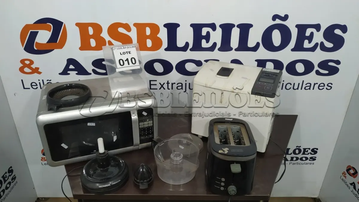 LOTE 010 - 01 MICRO-ONDAS, 01 PANIFICADORA ELÉTRICA, 01CAFETEIRA, 01ESPREMEDOR DE LARANJA E 01 TORRADEIRA. (NO ESTADO) ATENÇÃO! FAZER A VISITAÇÃO ANTES DE ARREMATAR, NÃO SABEMOS SE FUNCIONA. LEILÃO NÃO TEM GARANTIA E NEM DEVOLUÇÃO, SUJEITO A POSSÍVEIS AVARIAS VISÍVEIS/OCULTAS E/OU AUSÊNCIA DE COMPONENTES.