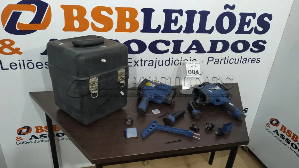 LOTE 004 - 02 RADARES MÓVEIS. (NO ESTADO) ATENÇÃO! FAZER A VISITAÇÃO ANTES DE ARREMATAR, NÃO SABEMOS SE FUNCIONA. LEILÃO NÃO TEM GARANTIA E NEM DEVOLUÇÃO, SUJEITO A POSSÍVEIS AVARIAS VISÍVEIS/OCULTAS E/OU AUSÊNCIA DE COMPONENTES.