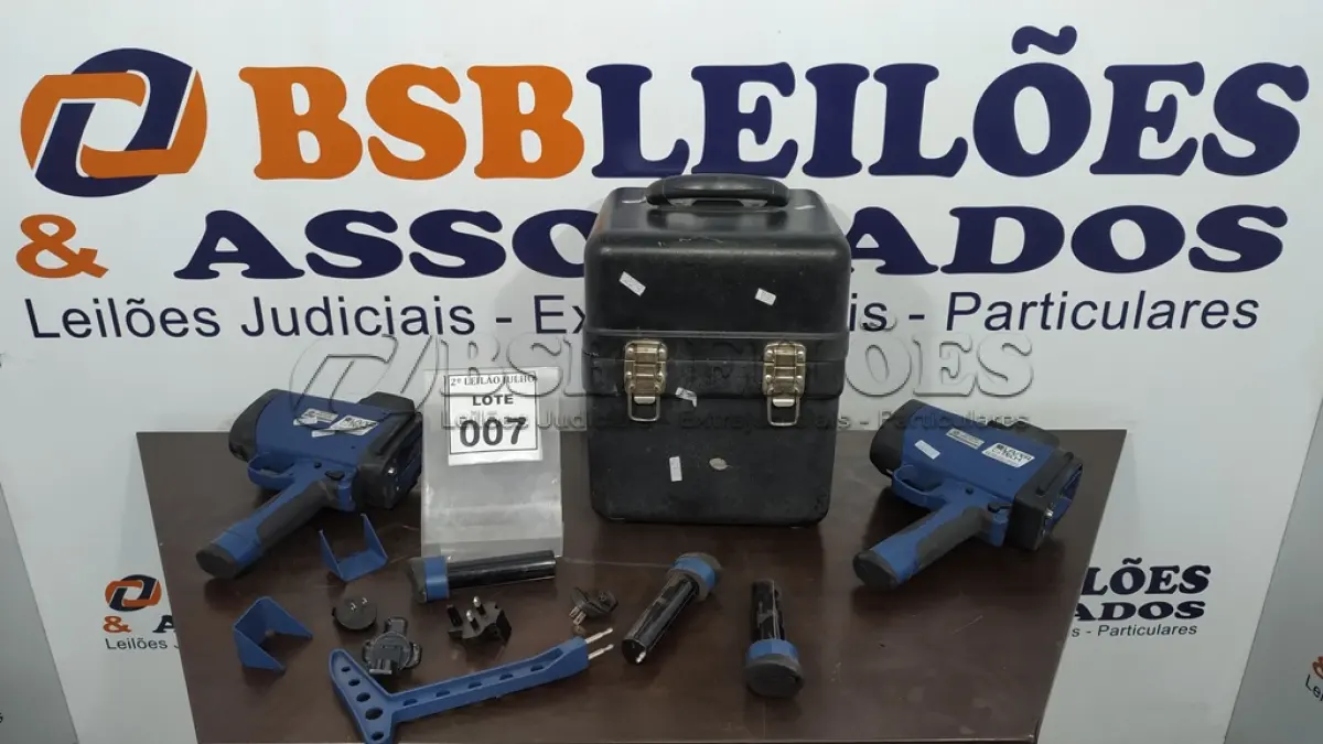 LOTE 007 - 02 RADARES MÓVEIS. (NO ESTADO) ATENÇÃO! FAZER A VISITAÇÃO ANTES DE ARREMATAR, NÃO SABEMOS SE FUNCIONA. LEILÃO NÃO TEM GARANTIA E NEM DEVOLUÇÃO, SUJEITO A POSSÍVEIS AVARIAS VISÍVEIS/OCULTAS E/OU AUSÊNCIA DE COMPONENTES.