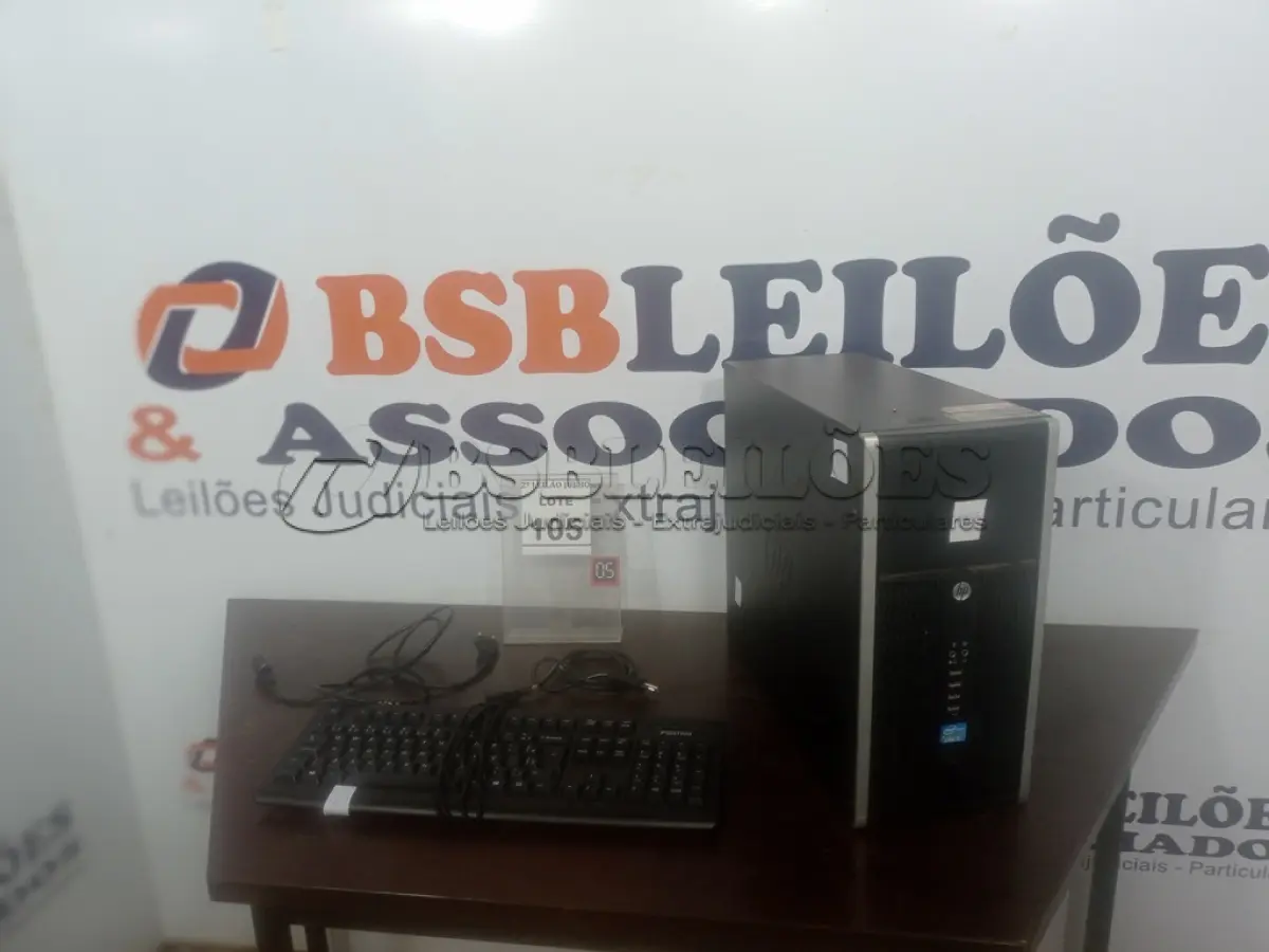 LOTE 105 - 01 GABINETE MARCA HP COM CABO E 01 TECLADO PARA PC.  (NO ESTADO) ATENÇÃO! FAZER A VISITAÇÃO ANTES DE ARREMATAR, NÃO SABEMOS SE FUNCIONA. LEILÃO NÃO TEM GARANTIA E NEM DEVOLUÇÃO, SUJEITO A POSSÍVEIS AVARIAS VISÍVEIS/OCULTAS E/OU AUSÊNCIA DE COMPONENTES.