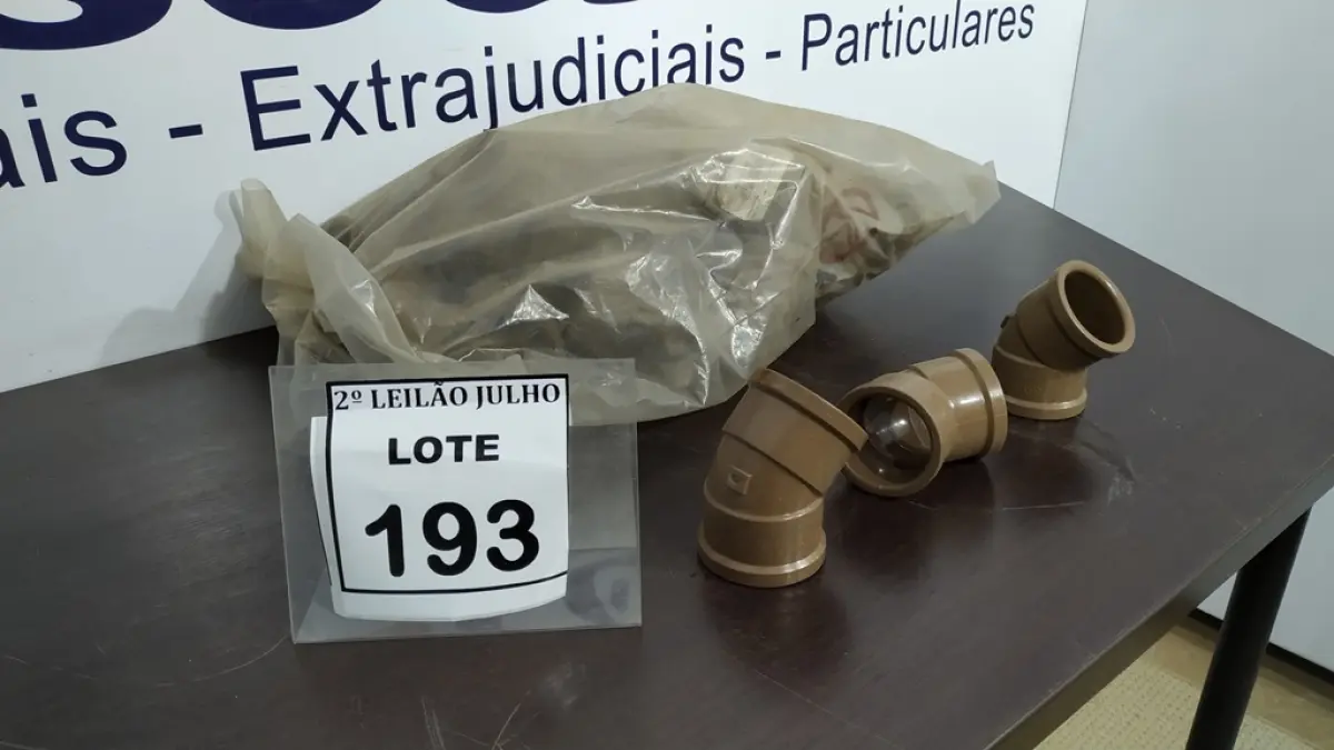 27 JOELHOS SOLDÁVEIS DE 45°. (NO ESTADO) ATENÇÃO! FAZER A VISITAÇÃO ANTES DE ARREMATAR, NÃO SABEMOS SE FUNCIONA. LEILÃO NÃO TEM GARANTIA E NEM DEVOLUÇÃO, SUJEITO A POSSÍVEIS AVARIAS VISÍVEIS/OCULTAS E/OU AUSÊNCIA DE COMPONENTES.