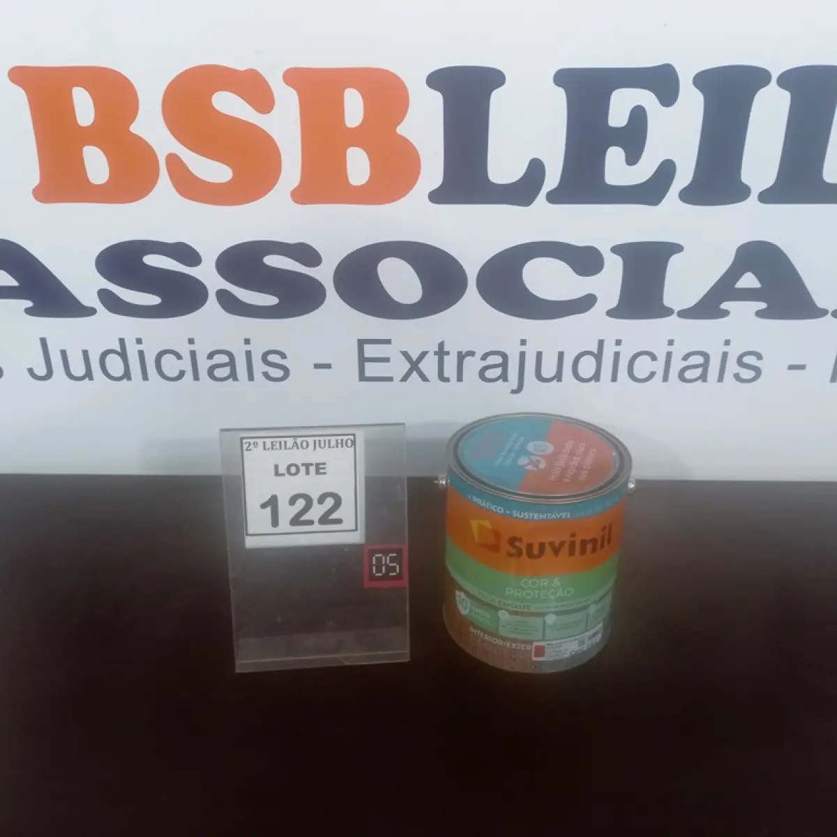 01 LATA DE TINTA ESMALTE DE 3,6L NA COR BRILHANTE VERMELHO MARCA SUVINIL. (NO ESTADO) ATENÇÃO! FAZER A VISITAÇÃO ANTES DE ARREMATAR, NÃO SABEMOS SE FUNCIONA. LEILÃO NÃO TEM GARANTIA E NEM DEVOLUÇÃO, SUJEITO A POSSÍVEIS AVARIAS VISÍVEIS/OCULTAS E/OU AUSÊNCIA DE COMPONENTES.