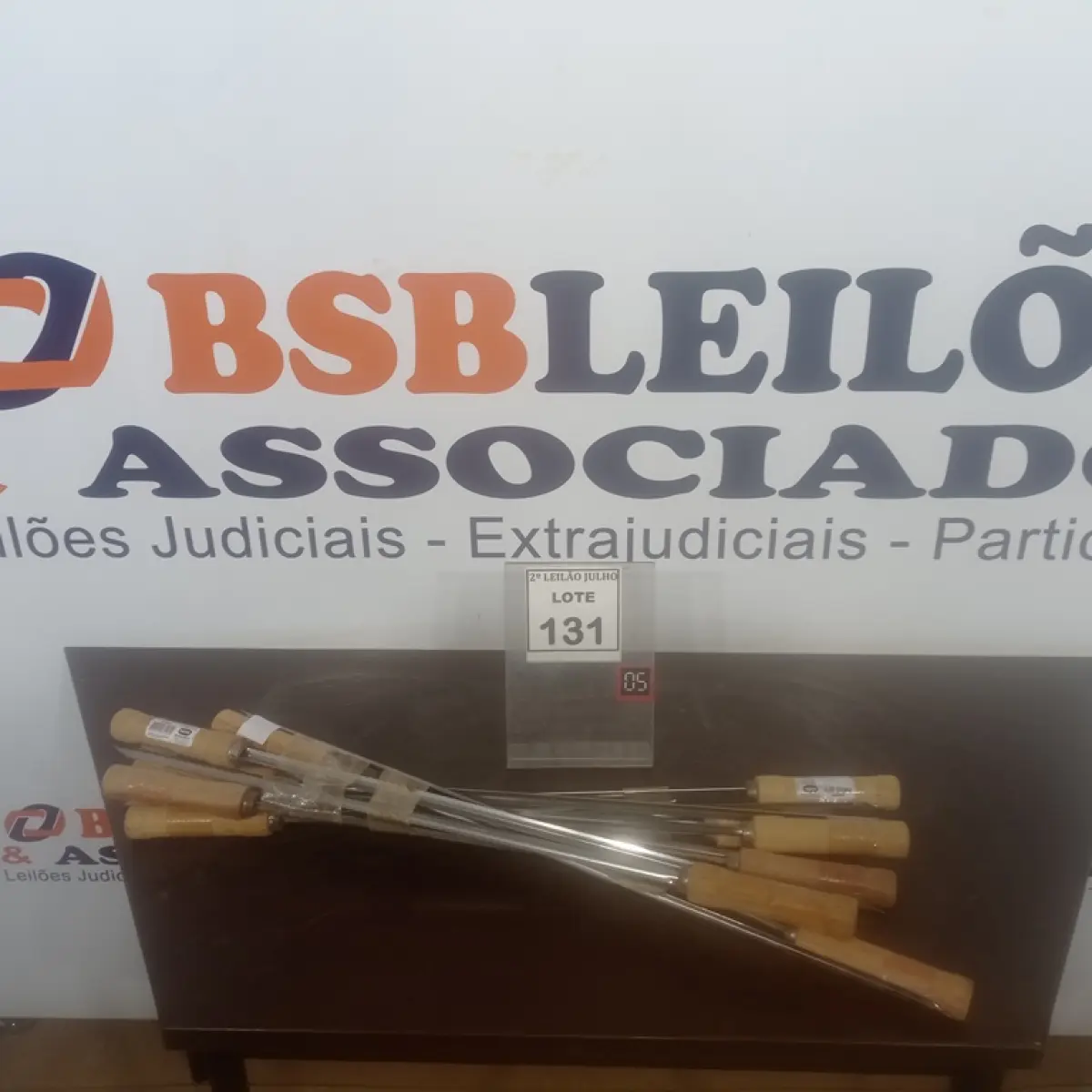 01 LOTE COM VÁRIOS ESPETOS DE AÇO SIMPLES 75CM. (NO ESTADO) ATENÇÃO! FAZER A VISITAÇÃO ANTES DE ARREMATAR, NÃO SABEMOS SE FUNCIONA. LEILÃO NÃO TEM GARANTIA E NEM DEVOLUÇÃO, SUJEITO A POSSÍVEIS AVARIAS VISÍVEIS/OCULTAS E/OU AUSÊNCIA DE COMPONENTES.