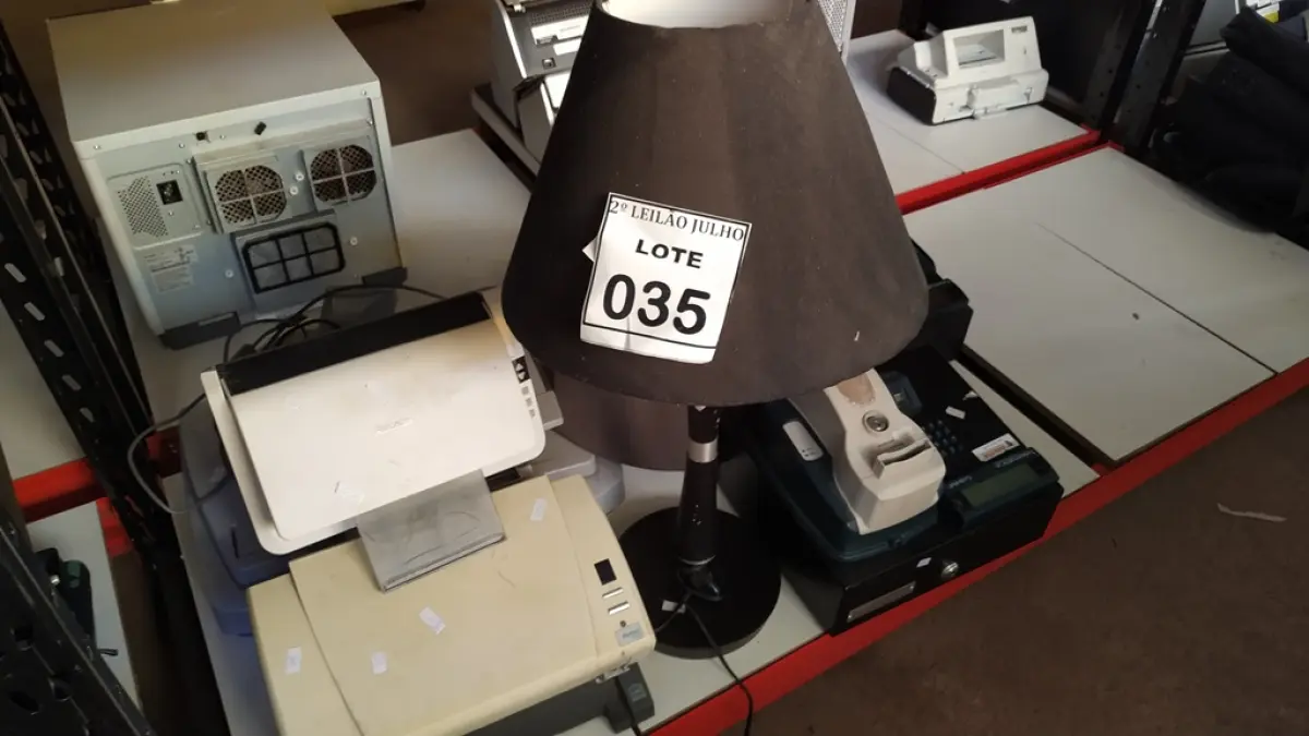 03 SCANNER’S MARCAS E MODELOS DIVERSOS, 02 ABAJURES, 02 RELÓGIOS DE PONTO TELEMÁTICA CODIN. (NO ESTADO) ATENÇÃO! FAZER A VISITAÇÃO ANTES DE ARREMATAR, NÃO SABEMOS SE FUNCIONA. LEILÃO NÃO TEM GARANTIA E NEM DEVOLUÇÃO, SUJEITO A POSSÍVEIS AVARIAS VISÍVEIS/OCULTAS E/OU AUSÊNCIA DE COMPONENTES.