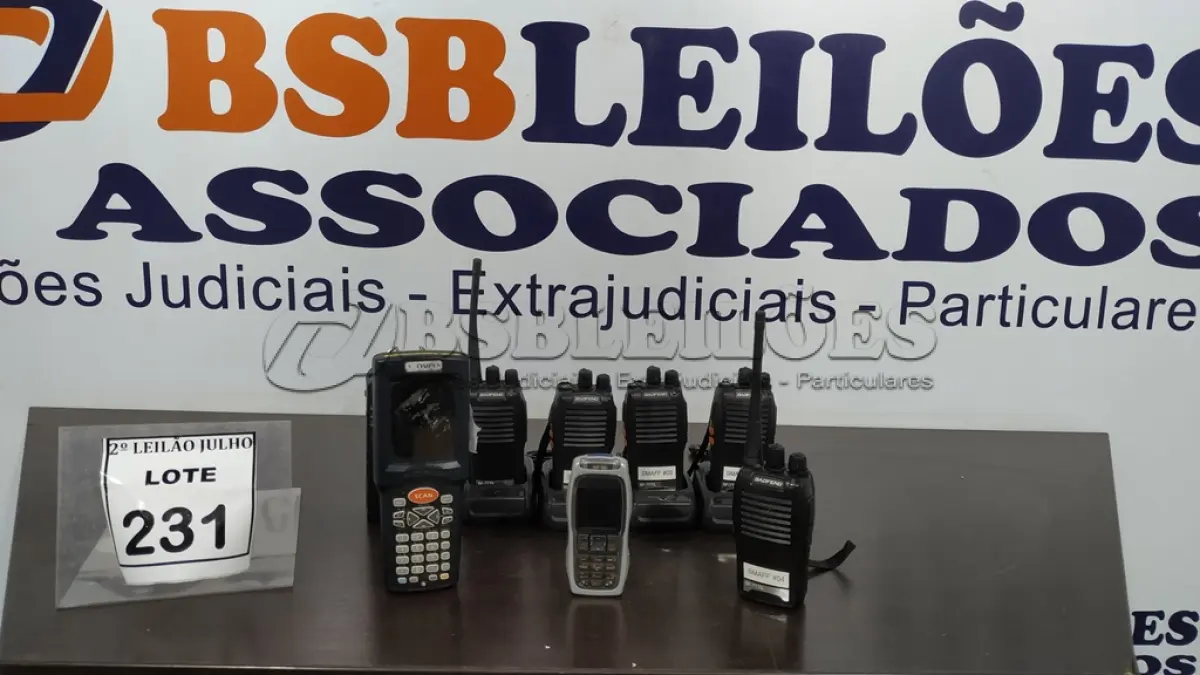LOTE 231 - 05 RÁDIOS PX BAOFENG, 01 GRAVADOR DE VOZ, 01 LEITOR SOQUETE E 01 NOKIA 3220(NO ESTADO) ATENÇÃO! FAZER A VISITAÇÃO ANTES DE ARREMATAR, NÃO SABEMOS SE FUNCIONA. LEILÃO NÃO TEM GARANTIA E NEM DEVOLUÇÃO, SUJEITO A POSSÍVEIS AVARIAS VISÍVEIS/OCULTAS E/OU AUSÊNCIA DE COMPONENTES.