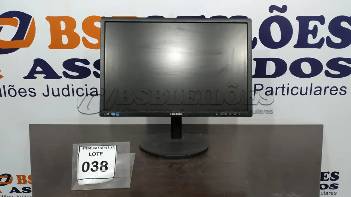 LOTE 038 - 01 MONITOR SAMSUNG. (NO ESTADO EM QUE SE ENCONTRA. SUJEITO A AVARIAS OCULTAS/VISÍVEIS.)  AV9701L