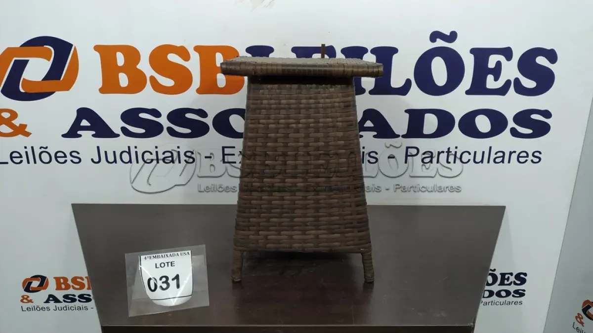 LOTE 031 - 01 MESA DE JARDIM. (NO ESTADO EM QUE SE ENCONTRA. SUJEITO A AVARIAS OCULTAS/VISÍVEIS.) BH1553B