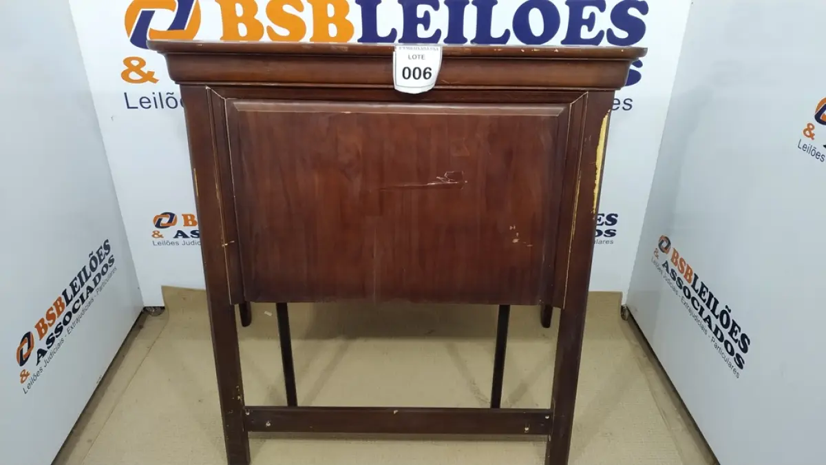 01 CABECEIRA DE CAMA HEADBOARD TWIN. (NO ESTADO EM QUE SE ENCONTRA. SUJEITO A AVARIAS OCULTAS/VISÍVEIS.) BJ6987E
