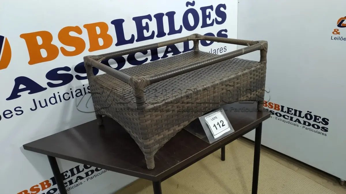 LOTE 112 - 01 MESA DE JARDIM. (NO ESTADO EM QUE SE ENCONTRA. SUJEITO A AVARIAS OCULTAS/VISÍVEIS.) AV9911V