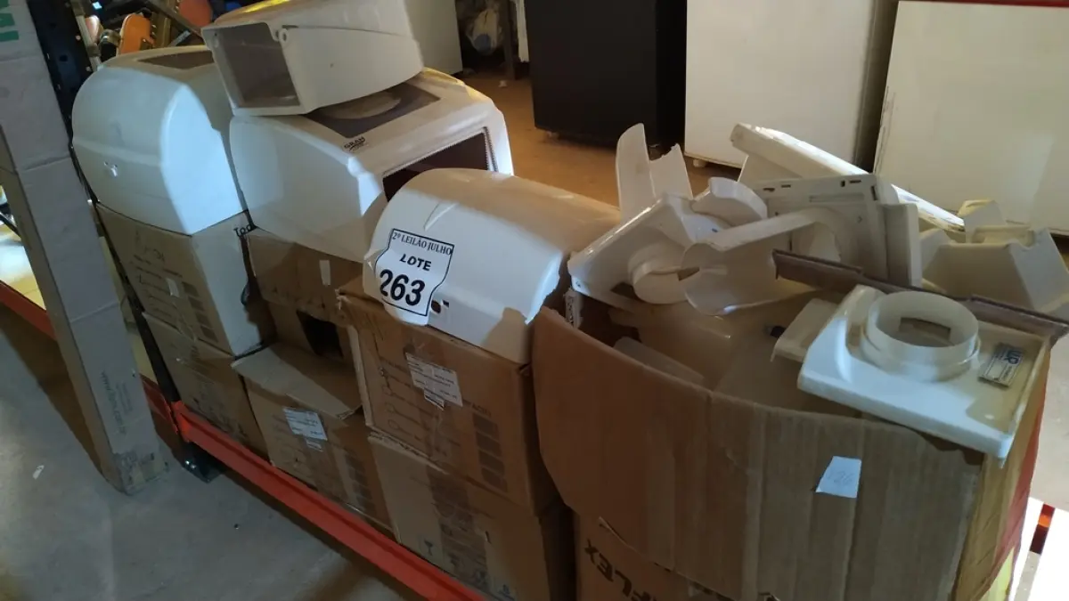 01 LOTE COM GRANDE QUANTIDADE DE DISPENSES PARA PAPEL E SABÃO. (NO ESTADO) ATENÇÃO! FAZER A VISITAÇÃO ANTES DE ARREMATAR, NÃO SABEMOS SE FUNCIONA. LEILÃO NÃO TEM GARANTIA E NEM DEVOLUÇÃO, SUJEITO A POSSÍVEIS AVARIAS VISÍVEIS/OCULTAS E/OU AUSÊNCIA DE COMPONENTES.