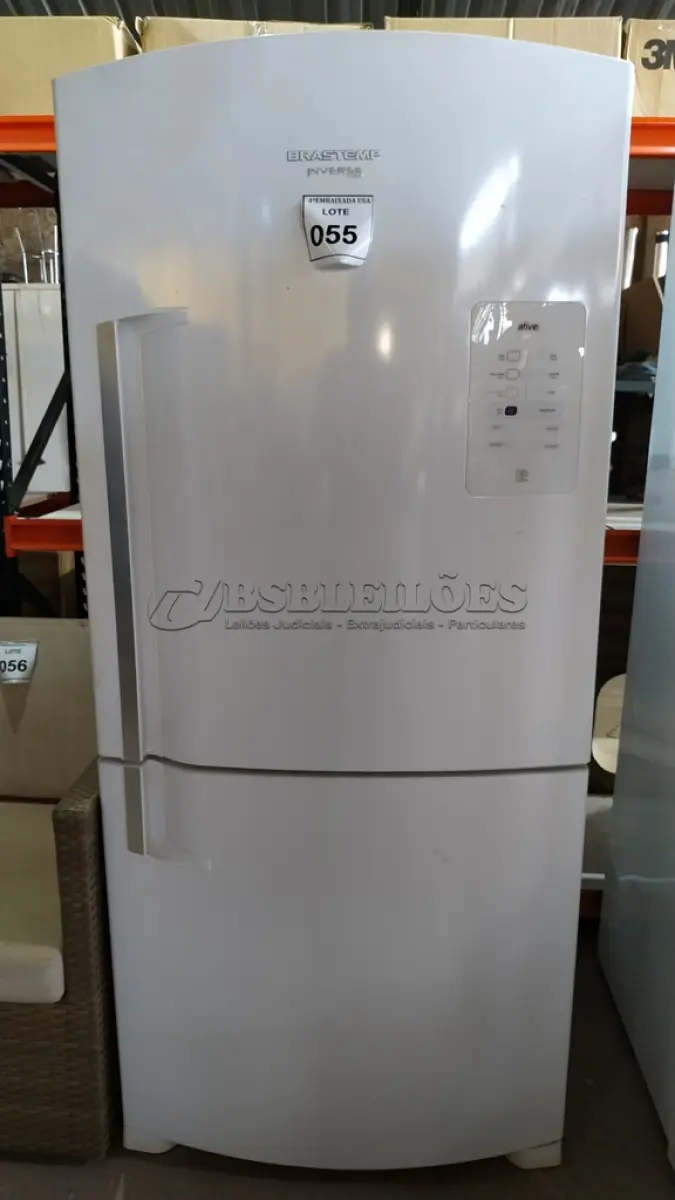 LOTE 055 - 01 GELADEIRA BRASTEMP INVERSE 220V. (NO ESTADO EM QUE SE ENCONTRA. SUJEITO A AVARIAS OCULTAS/VISÍVEIS.) AV9818T