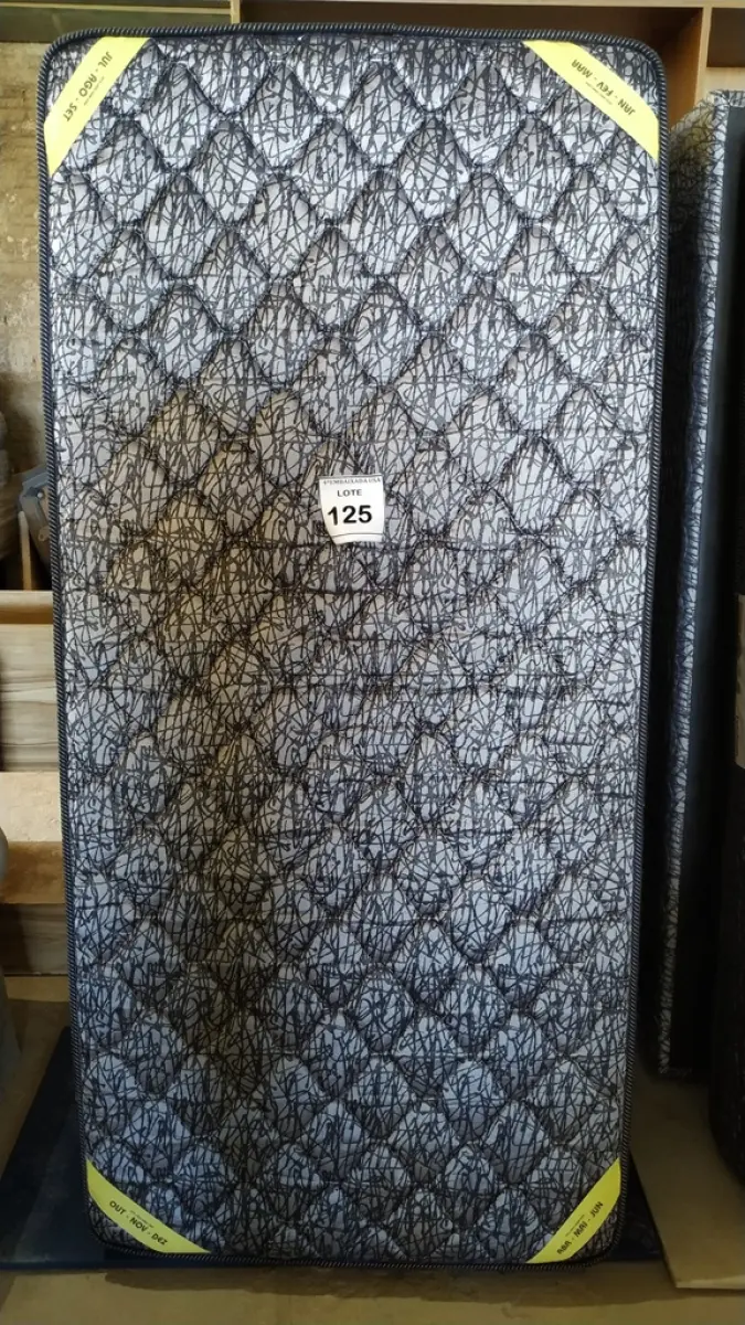 LOTE 125 - 01 COLCHÃO SOLTEIRO. (NO ESTADO EM QUE SE ENCONTRA. SUJEITO A AVARIAS OCULTAS/VISÍVEIS.) BJ7220F