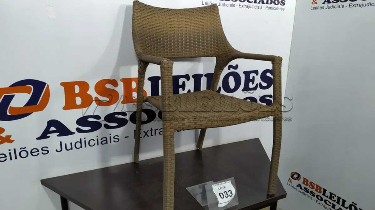 LOTE 033 - 01 CADEIRA DE JARDIM. (NO ESTADO EM QUE SE ENCONTRA. SUJEITO A AVARIAS OCULTAS/VISÍVEIS.) BH1516T