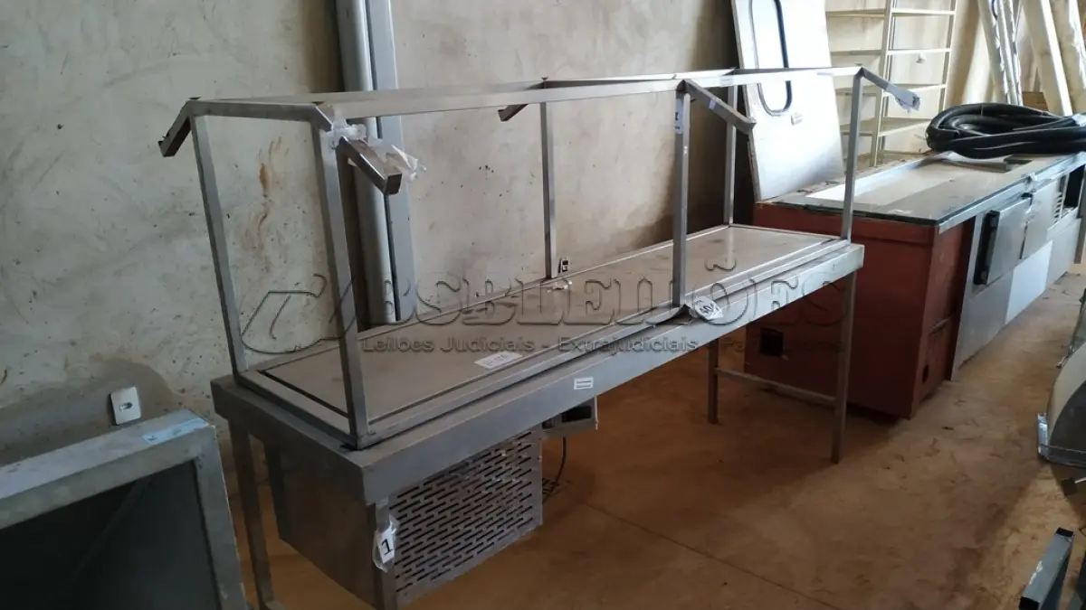 LOTE 404 - 01 BALCÃO REFRIGERADO COM PISTA FRIA. (NO ESTADO) ATENÇÃO! FAZER A VISITAÇÃO ANTES DE ARREMATAR, NÃO SABEMOS SE FUNCIONA. LEILÃO NÃO TEM GARANTIA E NEM DEVOLUÇÃO, SUJEITO A POSSÍVEIS AVARIAS VISÍVEIS/OCULTAS E/OU AUSÊNCIA DE COMPONENTES.
