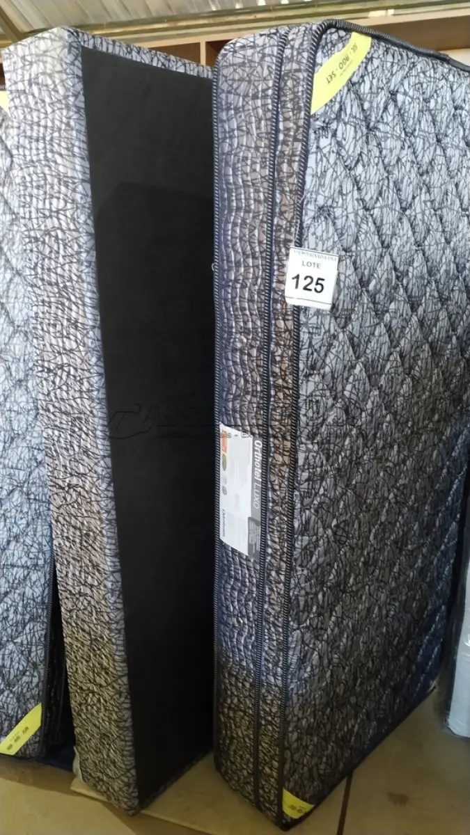 LOTE 125 - 01 COLCHÃO SOLTEIRO. (NO ESTADO EM QUE SE ENCONTRA. SUJEITO A AVARIAS OCULTAS/VISÍVEIS.) BJ7220F