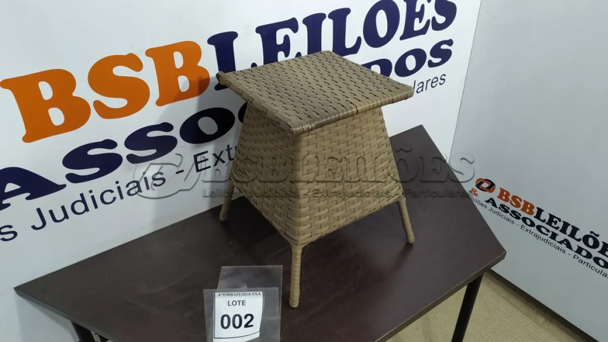 LOTE 002 - 01 MESA DE CANTO DE JARDIM. (NO ESTADO EM QUE SE ENCONTRA. SUJEITO A AVARIAS OCULTAS/VISÍVEIS.) BH1523L