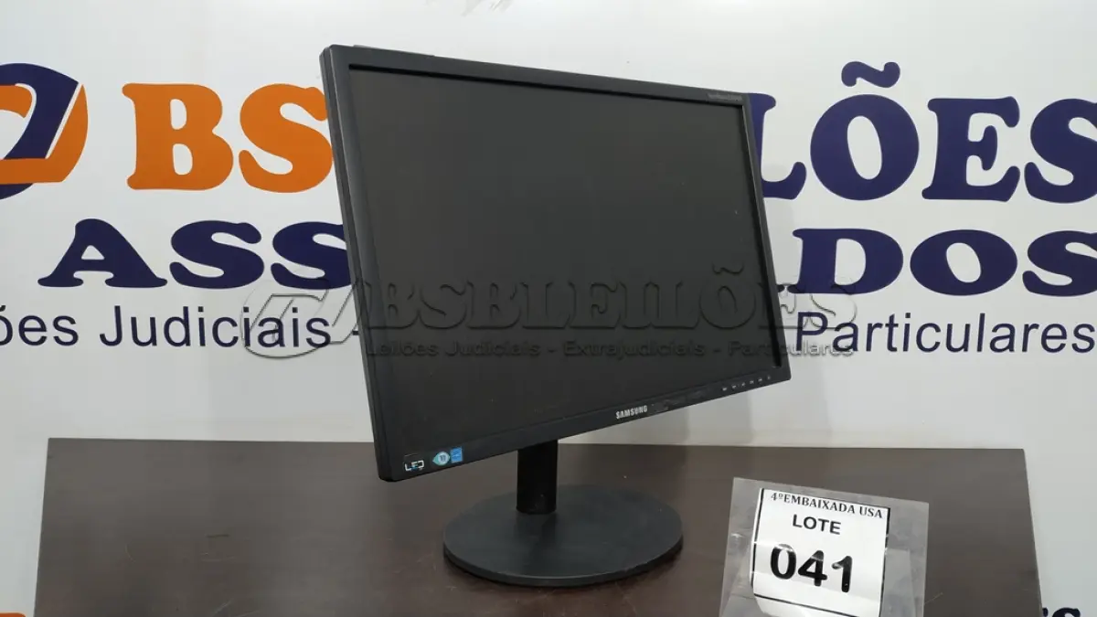 LOTE 041 - 01 MONITOR SAMSUNG. (NO ESTADO EM QUE SE ENCONTRA. SUJEITO A AVARIAS OCULTAS/VISÍVEIS.)  AV9701C