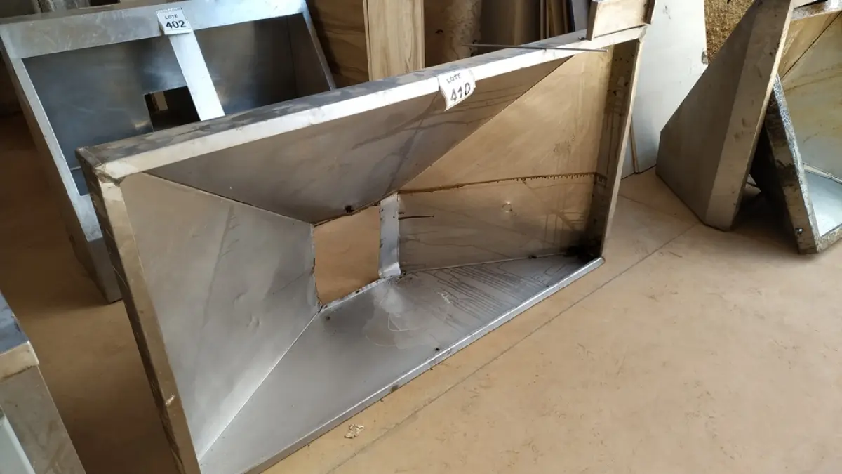 01 COIFA EM INOX. (NO ESTADO) ATENÇÃO! FAZER A VISITAÇÃO ANTES DE ARREMATAR, NÃO SABEMOS SE FUNCIONA. LEILÃO NÃO TEM GARANTIA E NEM DEVOLUÇÃO, SUJEITO A POSSÍVEIS AVARIAS VISÍVEIS/OCULTAS E/OU AUSÊNCIA DE COMPONENTES.