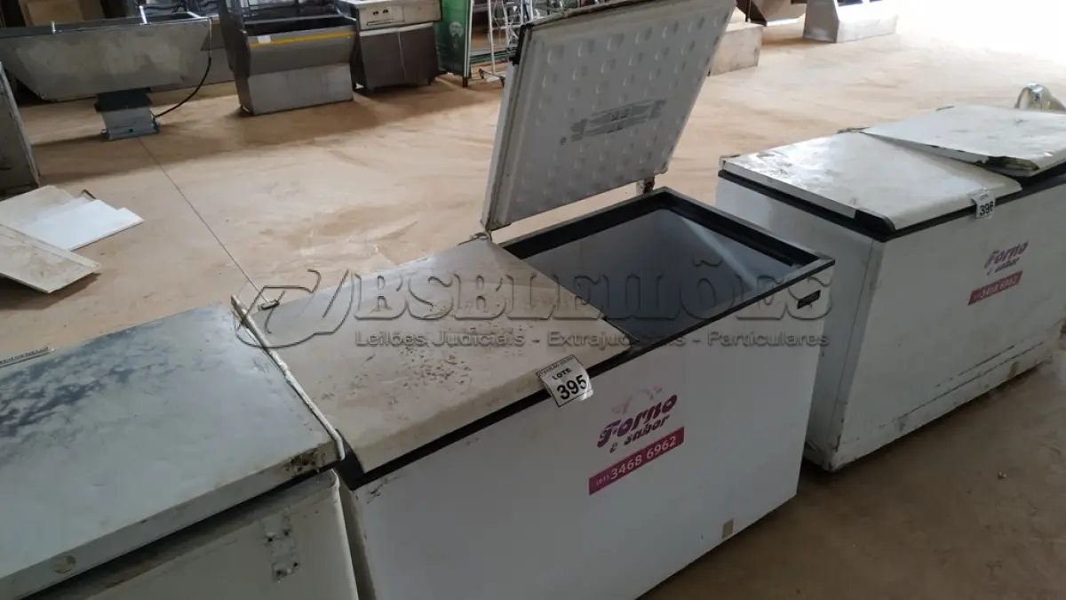 LOTE 395 - 01 FREEZER HORIZONTAL DUAS TAMPAS. (NO ESTADO) ATENÇÃO! FAZER A VISITAÇÃO ANTES DE ARREMATAR, NÃO SABEMOS SE FUNCIONA. LEILÃO NÃO TEM GARANTIA E NEM DEVOLUÇÃO, SUJEITO A POSSÍVEIS AVARIAS VISÍVEIS/OCULTAS E/OU AUSÊNCIA DE COMPONENTES.