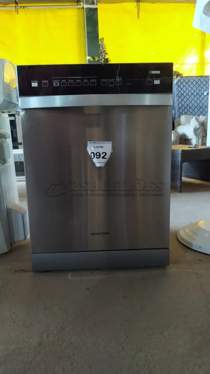 LOTE 092 - 01 LAVA LOUÇA BRASTEMP 220V. (NO ESTADO EM QUE SE ENCONTRA. SUJEITO A AVARIAS OCULTAS/VISÍVEIS.) BH1501L