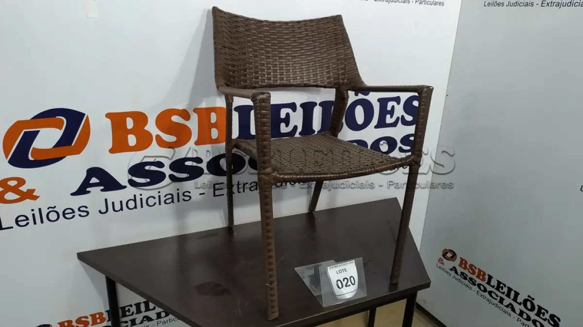 LOTE 020 - 01 CADEIRA DE JARDIM. (NO ESTADO EM QUE SE ENCONTRA. SUJEITO A AVARIAS OCULTAS/VISÍVEIS.) BH1582D