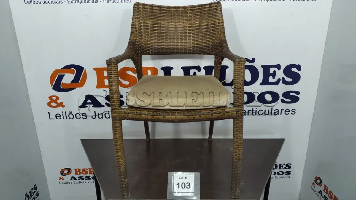 LOTE 103 - 01 CADEIRA DE JARDIM. (NO ESTADO EM QUE SE ENCONTRA. SUJEITO A AVARIAS OCULTAS/VISÍVEIS.) BF8658B