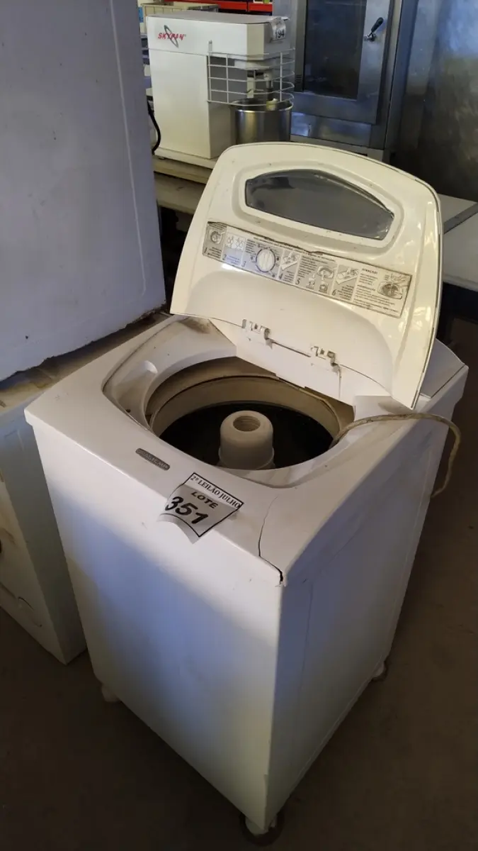 01 MÁQUINA DE LAVAR MARCA BRASTEMP 5KG. (NO ESTADO) ATENÇÃO! FAZER A VISITAÇÃO ANTES DE ARREMATAR, NÃO SABEMOS SE FUNCIONA. LEILÃO NÃO TEM GARANTIA E NEM DEVOLUÇÃO, SUJEITO A POSSÍVEIS AVARIAS VISÍVEIS/OCULTAS E/OU AUSÊNCIA DE COMPONENTES.