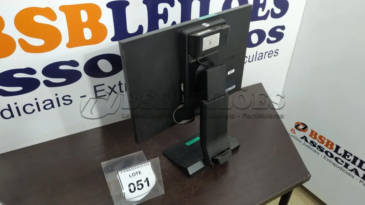 LOTE 051 - 01 MONITOR SAMSUNG. (NO ESTADO EM QUE SE ENCONTRA. SUJEITO A AVARIAS OCULTAS/VISÍVEIS.)  AV9700W