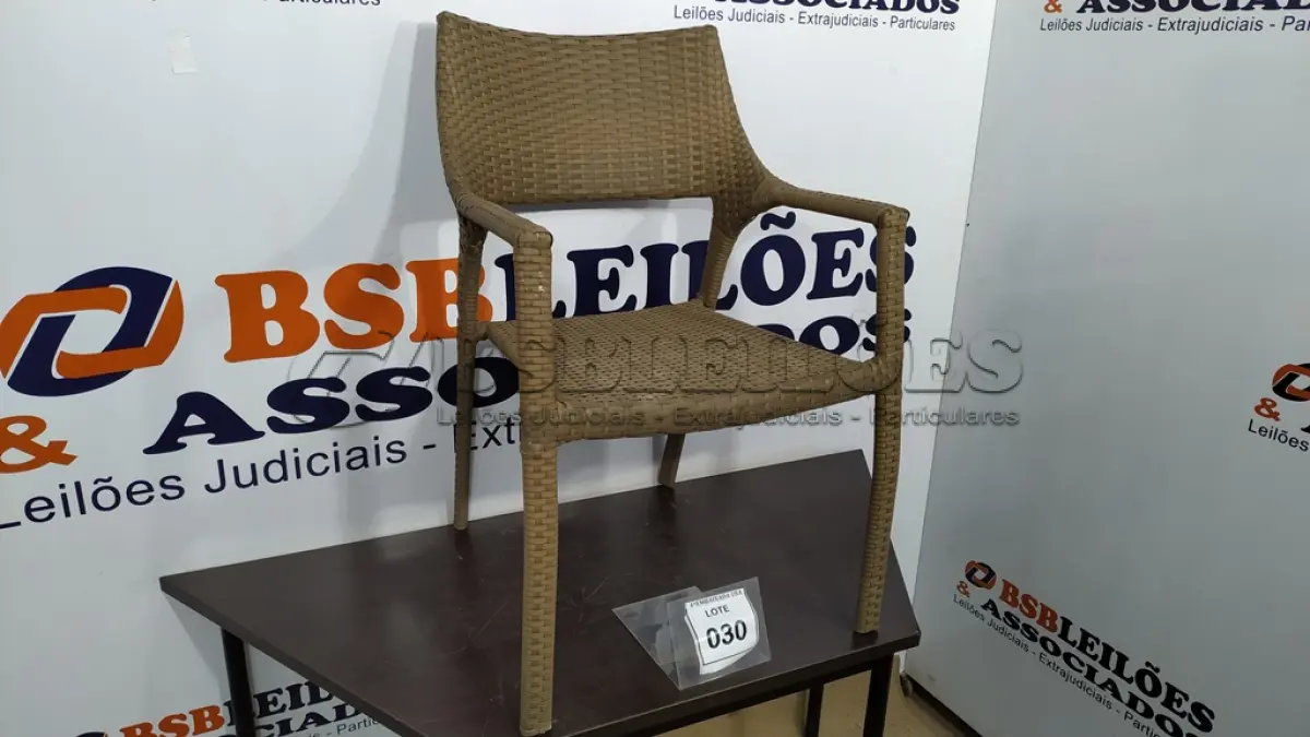 LOTE 030 - 01 CADEIRA DE JARDIM. (NO ESTADO EM QUE SE ENCONTRA. SUJEITO A AVARIAS OCULTAS/VISÍVEIS.) BH1516M
