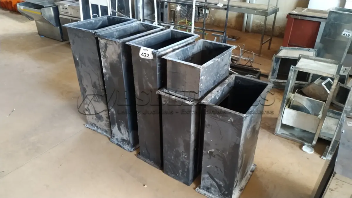 LOTE 422 - 01 LOTE COM VÁRIAS PEÇAS DE CHAMINÉ . (NO ESTADO) ATENÇÃO! FAZER A VISITAÇÃO ANTES DE ARREMATAR, NÃO SABEMOS SE FUNCIONA. LEILÃO NÃO TEM GARANTIA E NEM DEVOLUÇÃO, SUJEITO A POSSÍVEIS AVARIAS VISÍVEIS/OCULTAS E/OU AUSÊNCIA DE COMPONENTES.