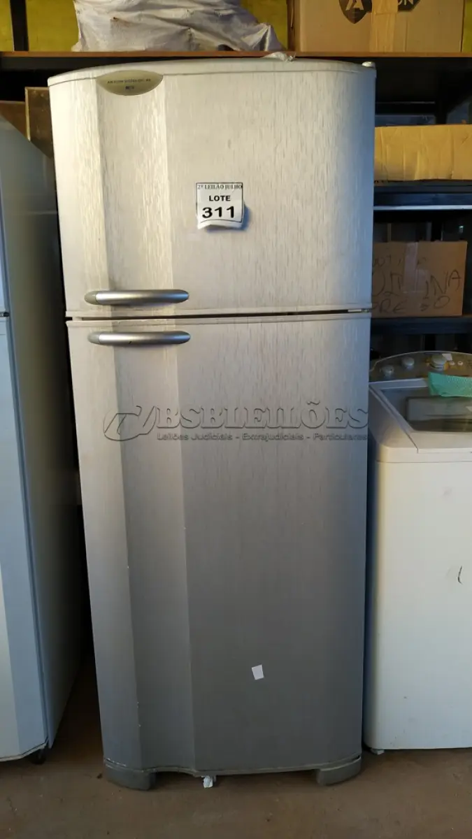 LOTE 311 - 01 GELADEIRA AIR FLOW SYSTEM DC 46 220W. (NO ESTADO) ATENÇÃO! FAZER A VISITAÇÃO ANTES DE ARREMATAR, NÃO SABEMOS SE FUNCIONA. LEILÃO NÃO TEM GARANTIA E NEM DEVOLUÇÃO, SUJEITO A POSSÍVEIS AVARIAS VISÍVEIS/OCULTAS E/OU AUSÊNCIA DE COMPONENTES.