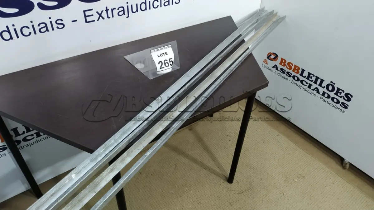 LOTE 265 - 04 CANTONEIRAS DE AÇO. (NO ESTADO) ATENÇÃO! FAZER A VISITAÇÃO ANTES DE ARREMATAR, NÃO SABEMOS SE FUNCIONA. LEILÃO NÃO TEM GARANTIA E NEM DEVOLUÇÃO, SUJEITO A POSSÍVEIS AVARIAS VISÍVEIS/OCULTAS E/OU AUSÊNCIA DE COMPONENTES.