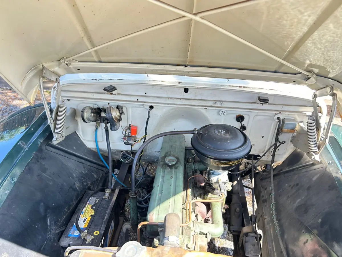 01 CHEVROLET BRASIL 1958, UM CLÁSSICO VERDE EM ESTADO ORIGINAL! EQUIPADO COM MOTOR 6 CILINDROS, ESTE ÍCONE AUTOMOTIVO COMBINA ELEGÂNCIA RETRÔ COM ROBUSTEZ. CONSERVADO COM DETALHES AUTÊNTICOS, É PERFEITO PARA COLECIONADORES E AMANTES DE CARROS VINTAGE. NÃO PERCA A CHANCE DE POSSUIR UM PEDAÇO DA HISTÓRIA! (NO ESTADO) (VISITAÇÃO E RETIRADA EM DIVINÓPOLIS-MG) (AGENDAR)