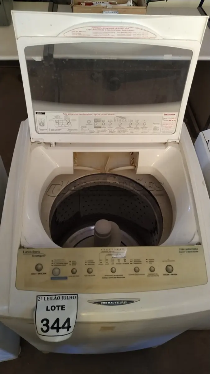 LOTE 344 - 01 MÁQUINA DE LAVAR ROUPAS BRASTEMP 220V. (NO ESTADO) ATENÇÃO! FAZER A VISITAÇÃO ANTES DE ARREMATAR, NÃO SABEMOS SE FUNCIONA. LEILÃO NÃO TEM GARANTIA E NEM DEVOLUÇÃO, SUJEITO A POSSÍVEIS AVARIAS VISÍVEIS/OCULTAS E/OU AUSÊNCIA DE COMPONENTES.